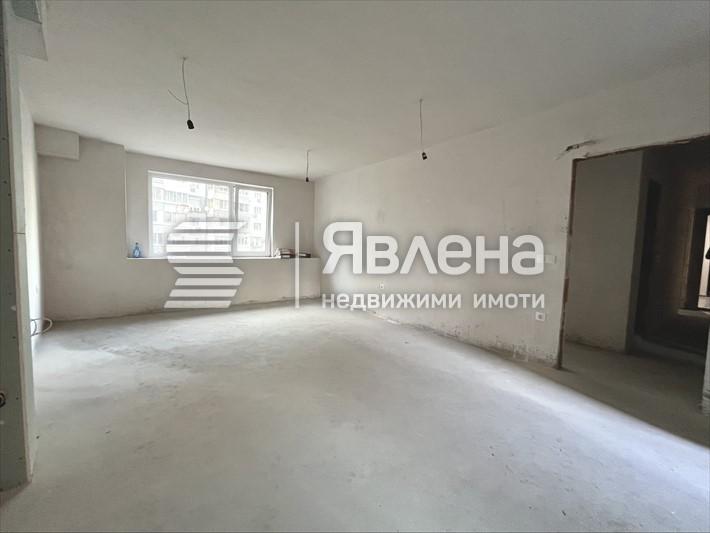 Дневна с кухня