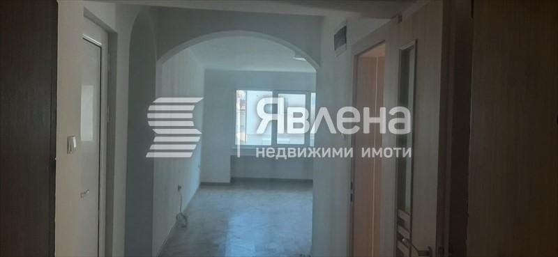 вход
