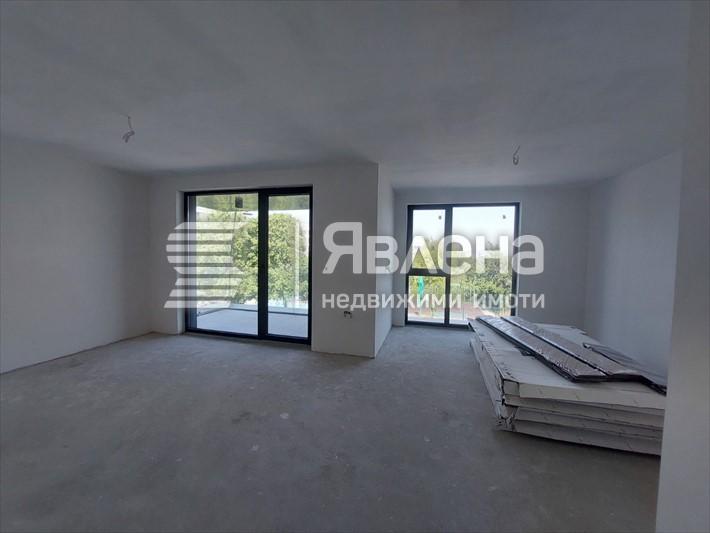 всекидневна с тераса