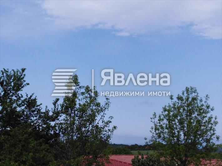 гледка от парцела
