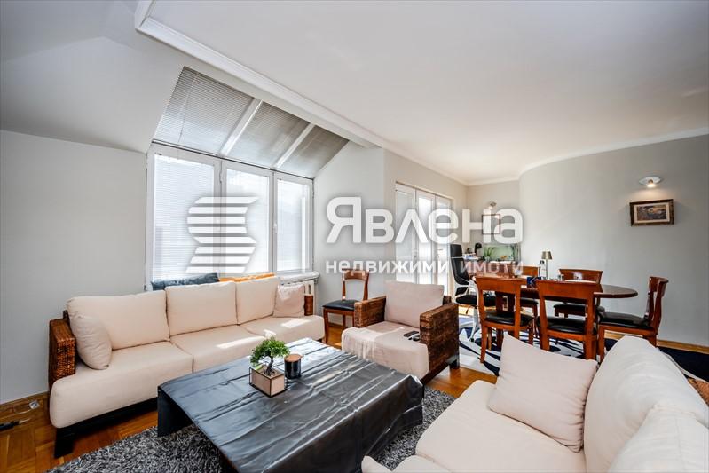 хол и трапезария