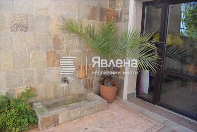 верандата пред студиото