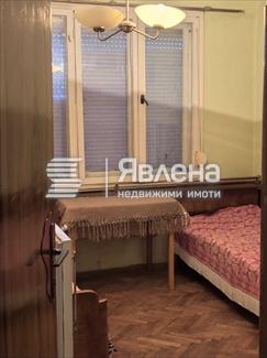 къща