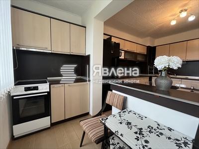 Дневна с кухня