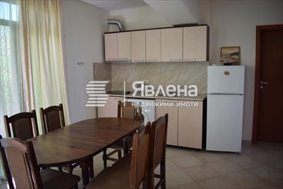 кухня с трапез. и тераса