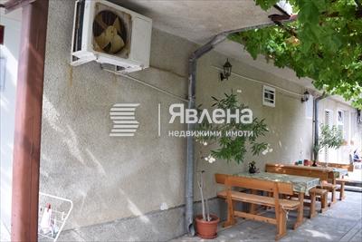 двор