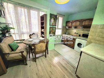 Кухня с трапезария