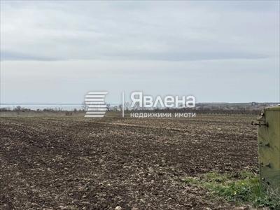 към морето