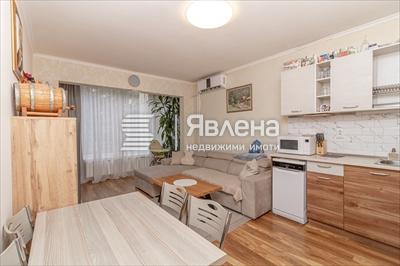 хол с трапезария